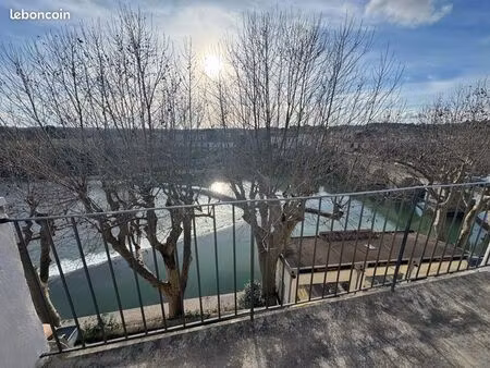 bâtisse centre avec toit terrasse