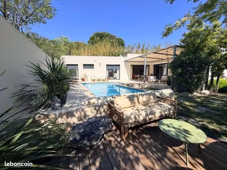 à vendre – villa contemporaine de plain-pied avec piscine chauffée – villeneuve-lès-avigno