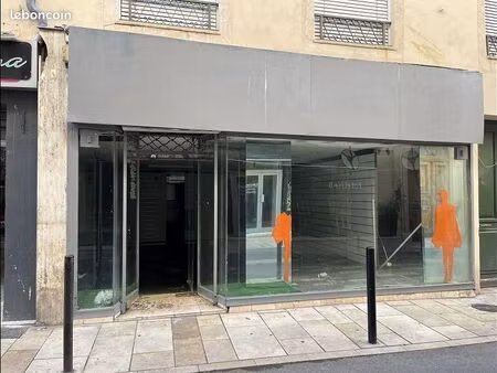 commerce 44 m²
