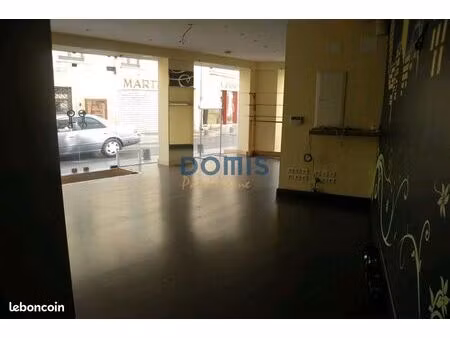 local commercial 67 m² nîmes