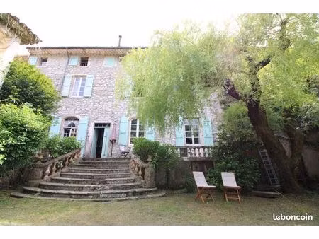 propriété 14 pièces 675 m²