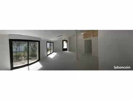 local très lumineux à usage commercial ou professionnel à louer