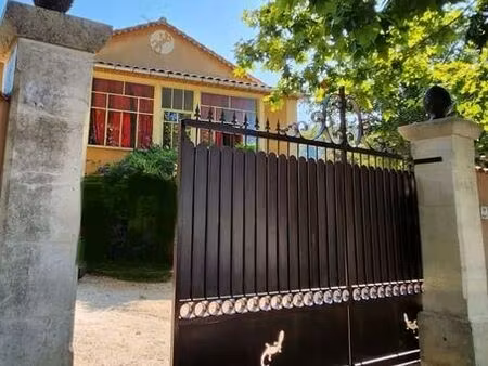 haut de maison f5 meublé avec jardin quartier calme ensoleillé et résidentiel à proximité 