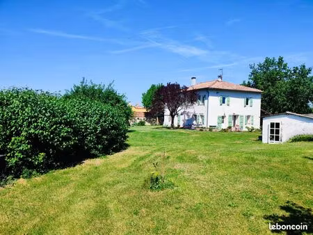 ancienne toulousaine rénovée – 8 pièces - 180 m² habitables – vue panoramique sur les pyré