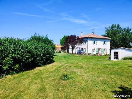 maison de caractère rénovée avec vue pyrénées - 187 m² habitables - 5 chambres -