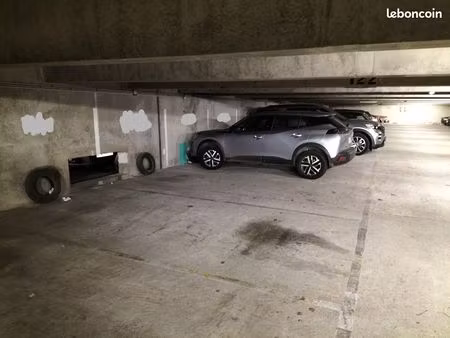 place parking sous-terrain location roseraie
