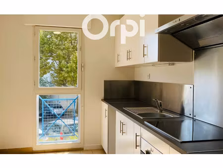 location appartement  81.15 m² t-3 à voiron  840 €