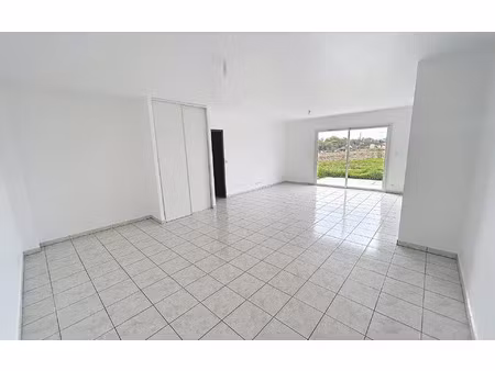 location maison  m² t-4 à lalonquette  970 €