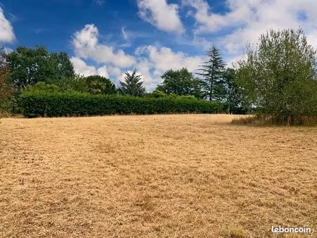 terrain 2 445 m² fleurance