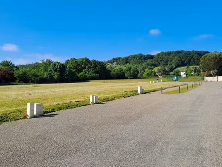 terrain plat pavie