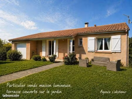 maison avec belle pièce de vie et garage attenant spacieux