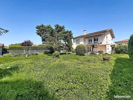 maison 6 pièces 140 m²