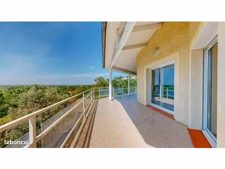 villa 6 pièces 241 m²