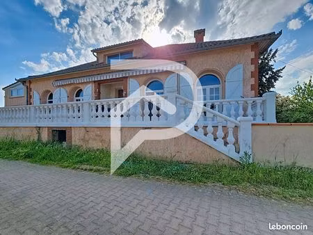 maison 8 pièces 253 m²