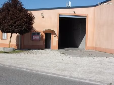 a louer local 250 m2 a pechbonnieu