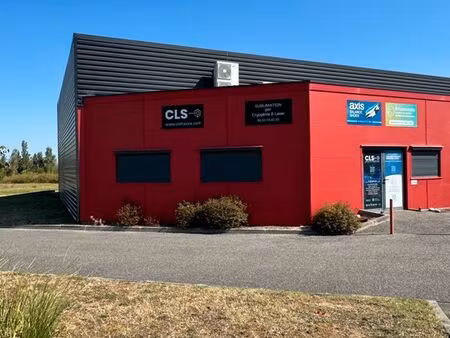 entrepôt avec bureau 225 m2