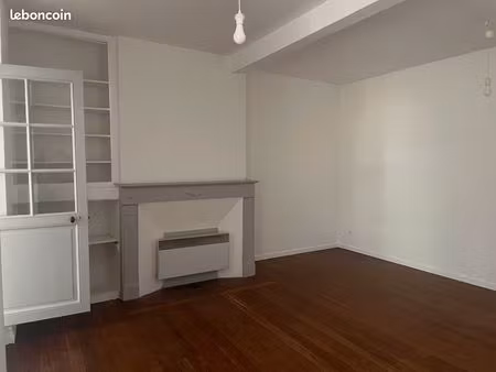 grand studio avec jardin  cote pavée