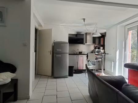 a louer direct propriétaire appartement meublé avec terrasse et jardin privatif 700 ch.c