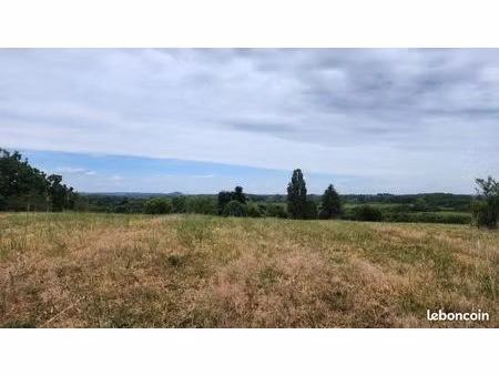 terrain 617 m² genissac