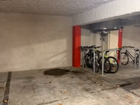exclusif : emplacement parking + place vélo