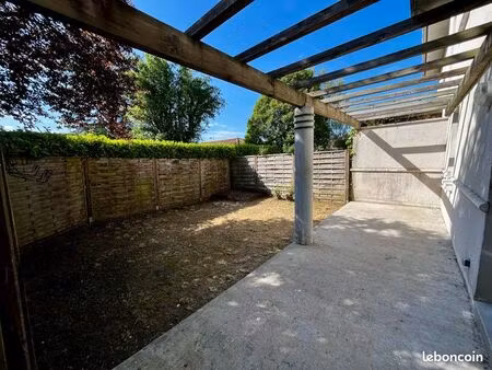 maison 4 pièces 83m2- garage attenant - jardin devant et derrière - 2 places stationnement