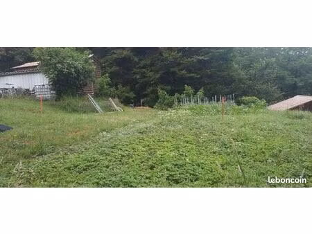 terrain 650 m² haux