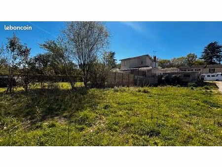 terrain 300 m² lignan de bordeaux