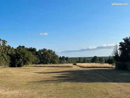 grand terrain avec vue d'exception