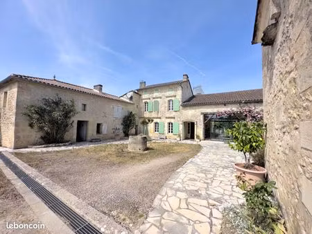 naujan-et-postiac – cœur de bourg – ensemble immobilier de caractère – fort potentiel