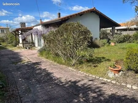 maison sur terrain de 1050 m2 divisé en 2 parcelles constructibles