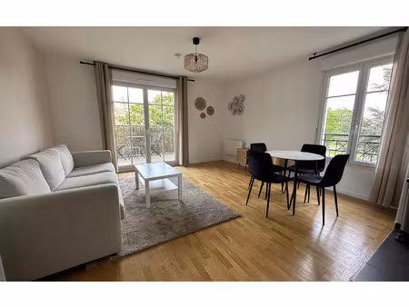 location appartement  m² t-2 à le plessis-robinson  1 300 €