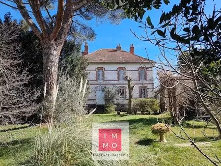 a saisir demeure de caractère sur une parcelle de 2373 m² proche de toutes commodités