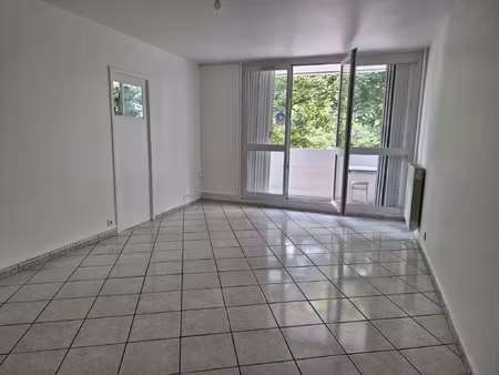 à vendre appartement t3 de 72 m2 avec balcon et bureau à v