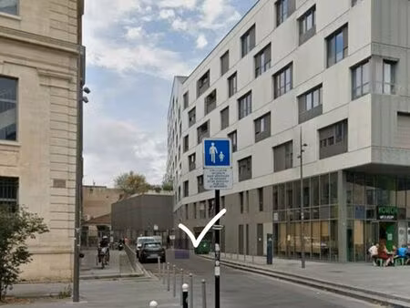 location parking à 5min gare jean