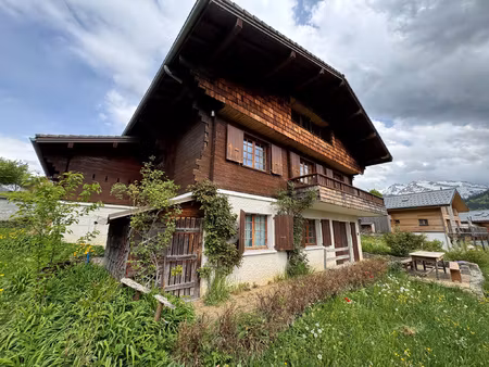 chalet composé de 2 appartements avec terrain constructible