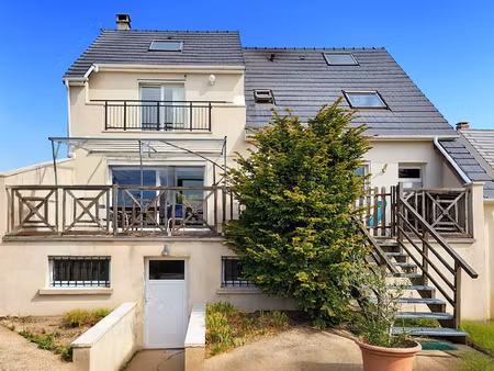 maison individuelle de 140 m2 habitables environ et 261 m2 u