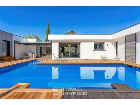 maison californienne de plein pied avec jardin et piscine