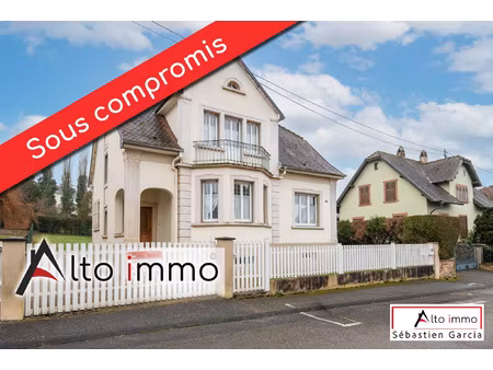 maison des années 1930  mesurant 133 m2 édifiée sur un terra