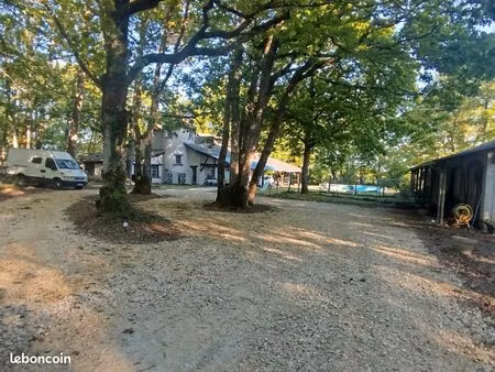 propriété 530m2 sur 18900m2 de bois
