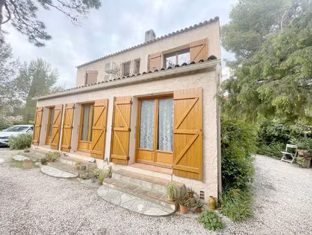 villa de 135m2 avec 4 chambres terrain de 523m2 à 5 mn à pie