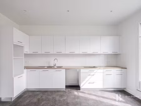 à louer vide - 6 pieces de 207 m2 - quartier saint philippe du roule - avenue franklin roo