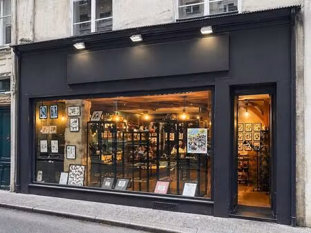 a louer au coeur du 2ème arrondissement  belle boutique de plain pied