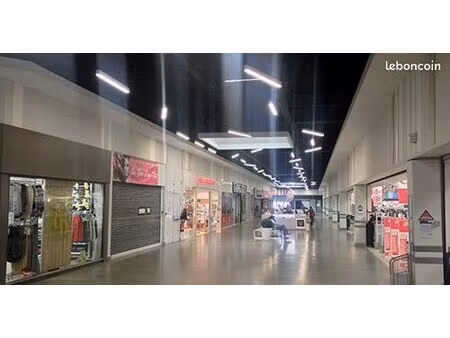 local commercial dans la galerie de auchan villenave d'ornon