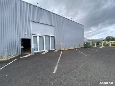 location entrepôt 300 m² yvrac