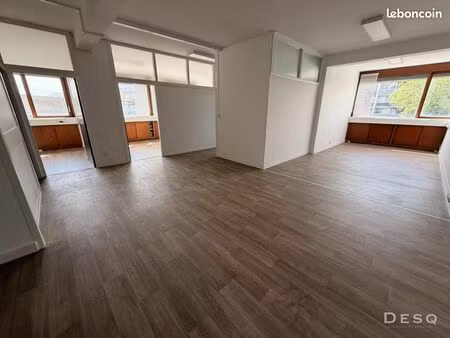 bureau à louer de 220 m2 lumineux en qpv