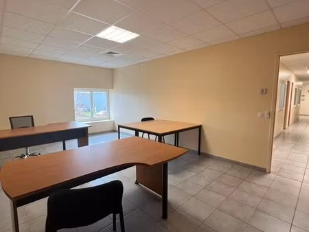 bureau 23m² climatisé za pins verts saucats