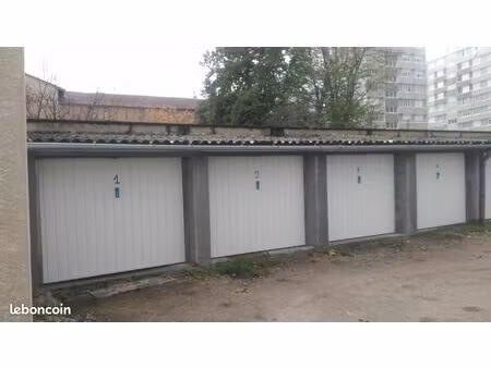 grand garage de 15m2 en plein centre ville de firminy 42700