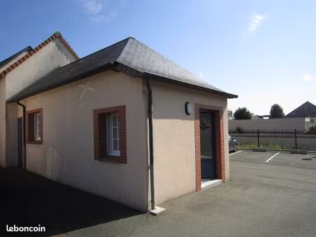 studio équipé avec place parking sécurisée