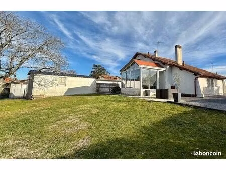 maison de plain-pied et son jardin