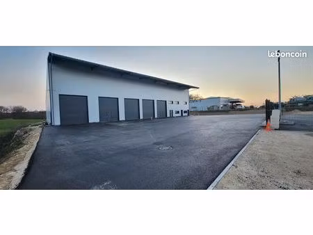 entrepôt 210m²